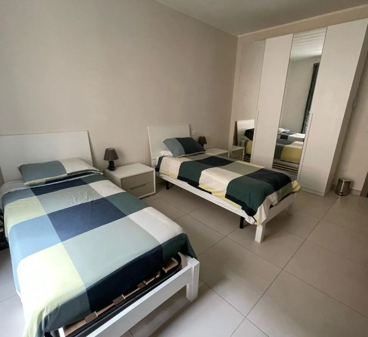Private Room Shared Bathroom - 2 Beds Balluta - Shared Flat Saint Julian's 民宿